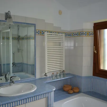 Ca Da Munta Bed & Breakfast *